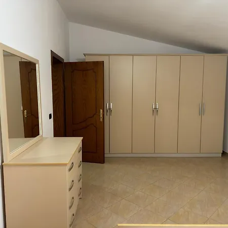 Spacious Near Airport Tirana - Preza Area بيت للعطل